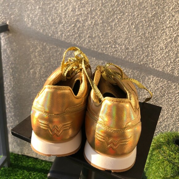 Wonder Woman 1984 X Leather Reebok Classics Size 11 Mens - Picture 4 of 4